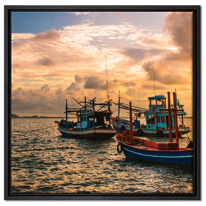 thailändische Fischerboote im Meer auf Leinwandbild Quadratisch gerahmt Größe 60x60
