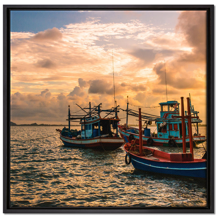 thailändische Fischerboote im Meer auf Leinwandbild Quadratisch gerahmt Größe 70x70