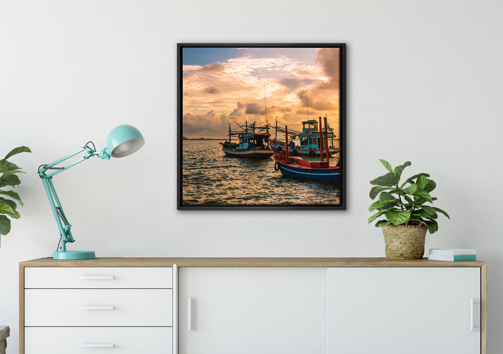 thailändische Fischerboote im Meer auf Leinwandbild gerahmt Quadratisch verschiedene Größen im Wohnzimmer