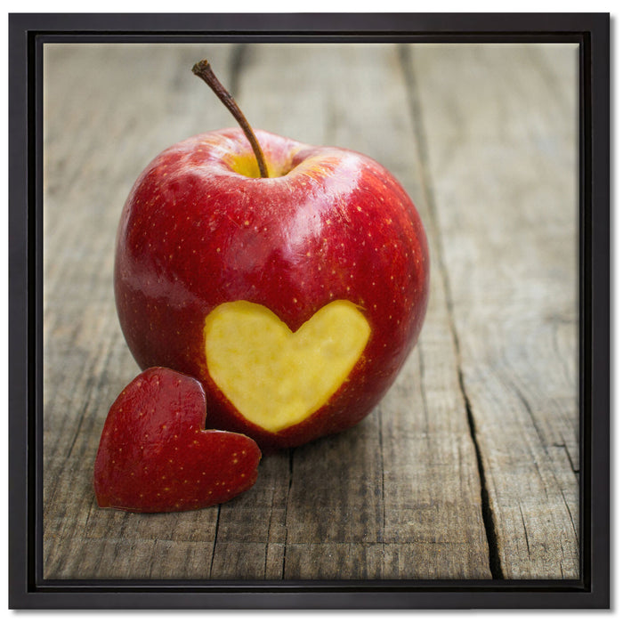Herzschnitzerei in Apfel auf Leinwandbild Quadratisch gerahmt Größe 40x40