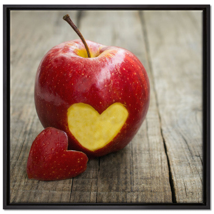 Herzschnitzerei in Apfel auf Leinwandbild Quadratisch gerahmt Größe 70x70