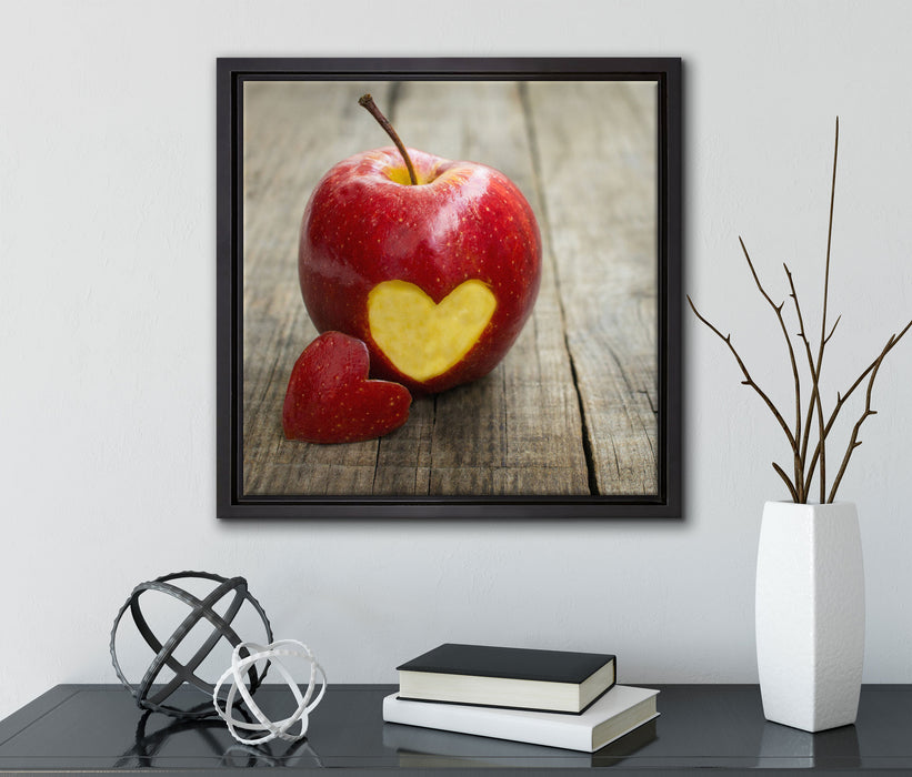Herzschnitzerei in Apfel  auf Leinwandbild Quadratisch gerahmt mit Kirschblüten