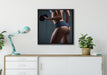 sportliche Frau mit Hanteln auf Leinwandbild gerahmt Quadratisch verschiedene Größen im Wohnzimmer