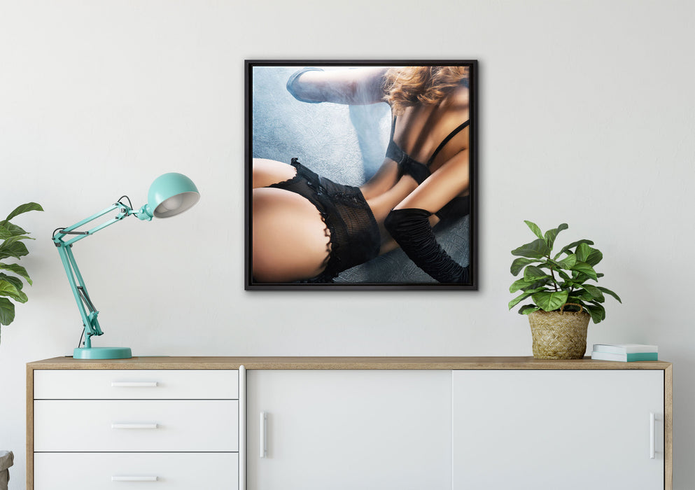 attraktive Frau in sexy Dessous auf Leinwandbild gerahmt Quadratisch verschiedene Größen im Wohnzimmer