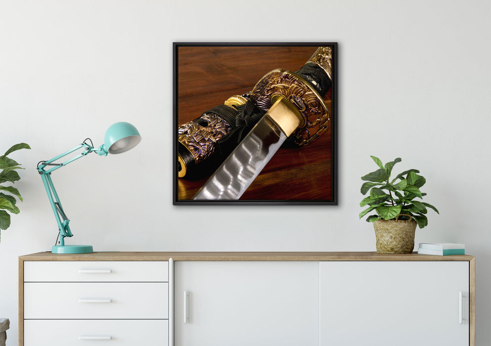 strahlendes Samurai-Schwert auf Leinwandbild gerahmt Quadratisch verschiedene Größen im Wohnzimmer