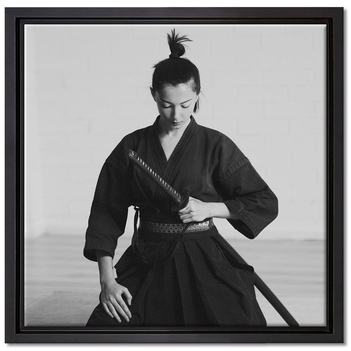stolze Samurai-Kriegerin auf Leinwandbild Quadratisch gerahmt Größe 40x40