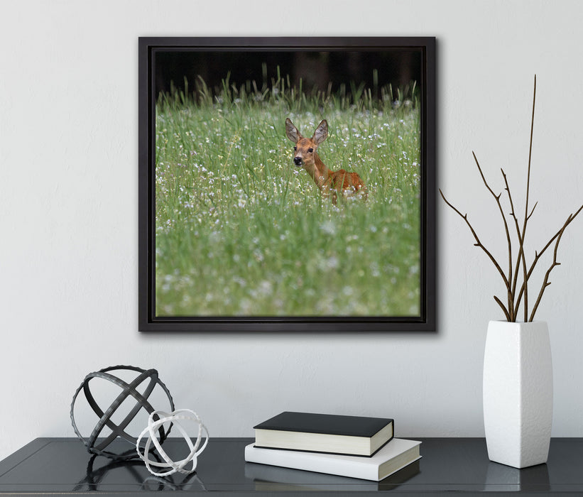 kleines Rehkitz auf Wiese  auf Leinwandbild Quadratisch gerahmt mit Kirschblüten