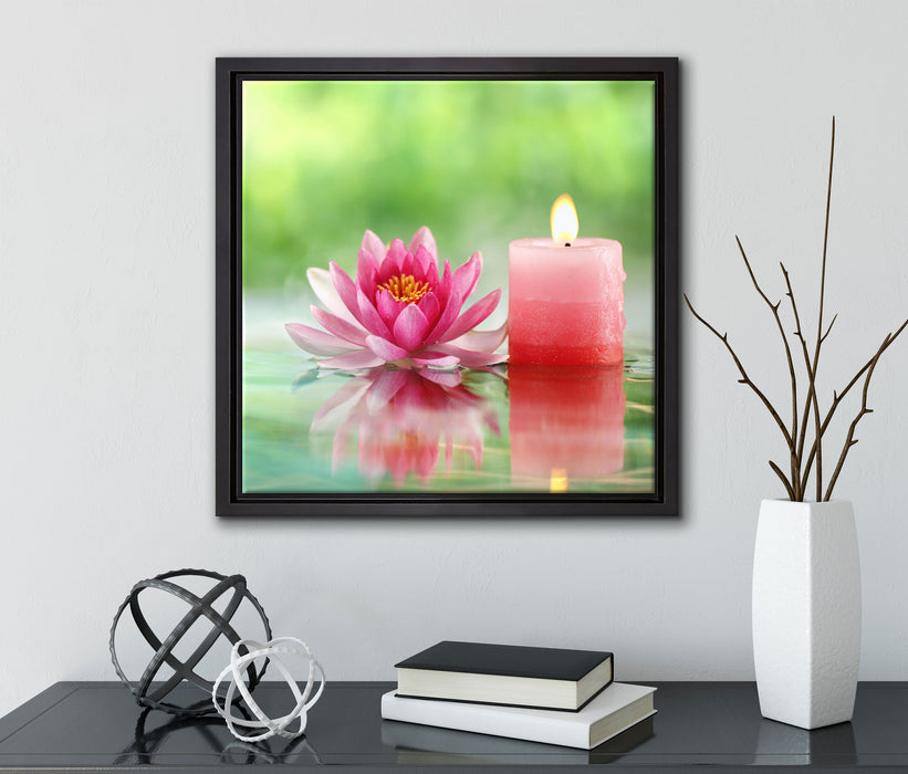 Kleine Seerose neben Kerze  auf Leinwandbild Quadratisch gerahmt mit Kirschblüten