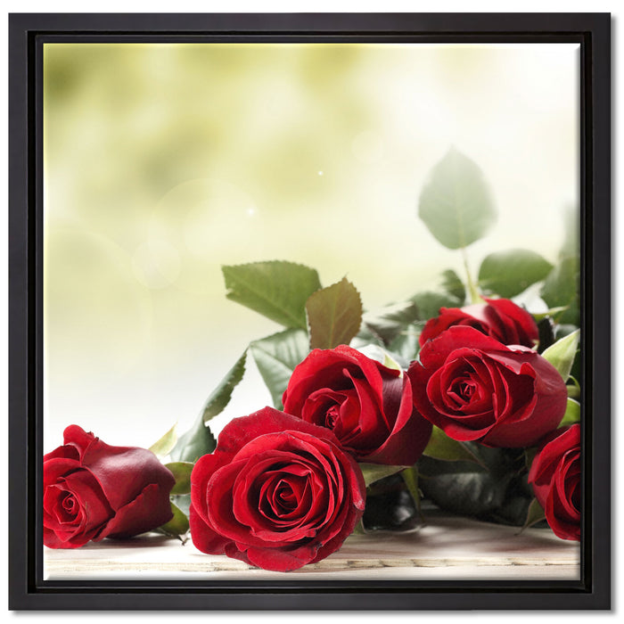 Rosenstrauß auf Holztisch auf Leinwandbild Quadratisch gerahmt Größe 40x40