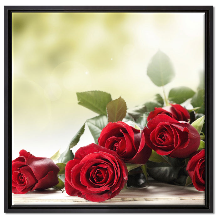 Rosenstrauß auf Holztisch auf Leinwandbild Quadratisch gerahmt Größe 60x60