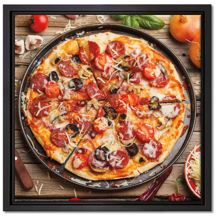 Leckere Pizza auf Holztisch auf Leinwandbild Quadratisch gerahmt Größe 40x40