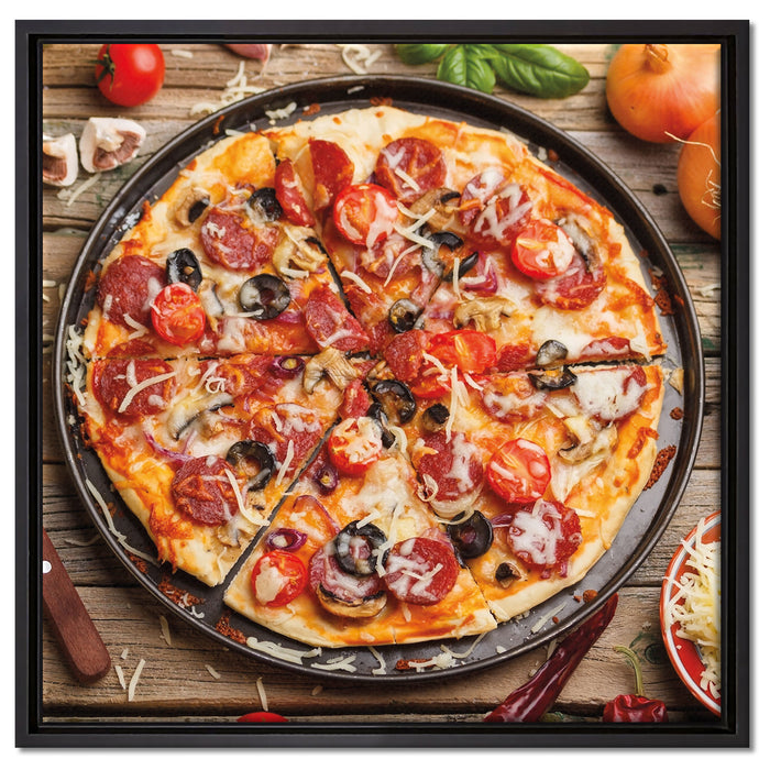 Leckere Pizza auf Holztisch auf Leinwandbild Quadratisch gerahmt Größe 60x60