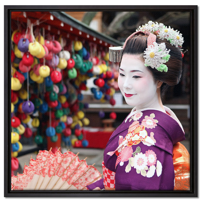 Anmutige Geisha mit Fächer auf Leinwandbild Quadratisch gerahmt Größe 60x60