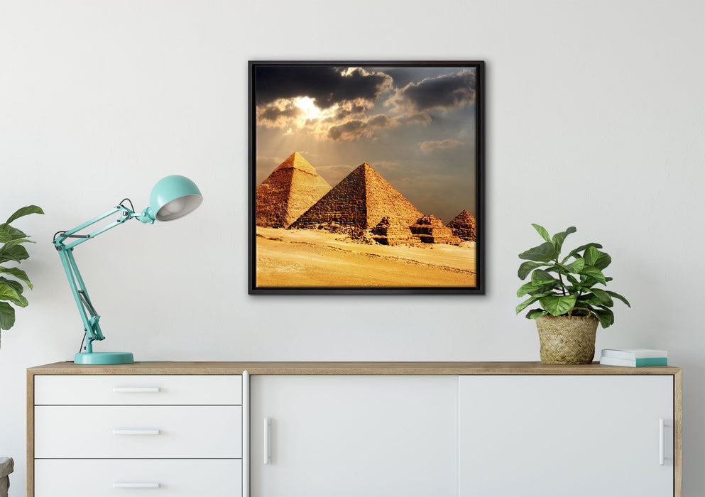 Pyramiden von Gizeh im Sonnenlicht auf Leinwandbild gerahmt Quadratisch verschiedene Größen im Wohnzimmer