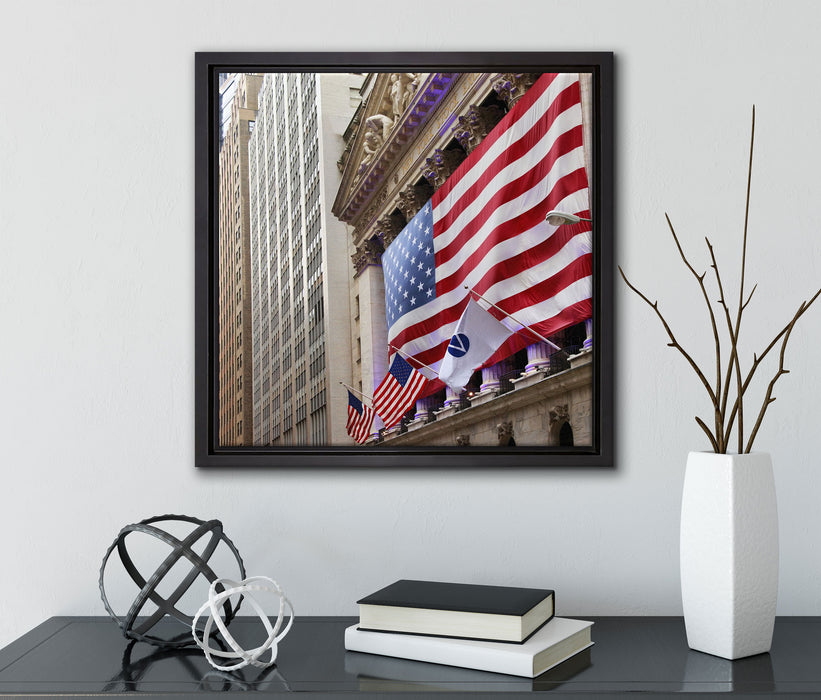 Amerikanische Flagge in New York  auf Leinwandbild Quadratisch gerahmt mit Kirschblüten