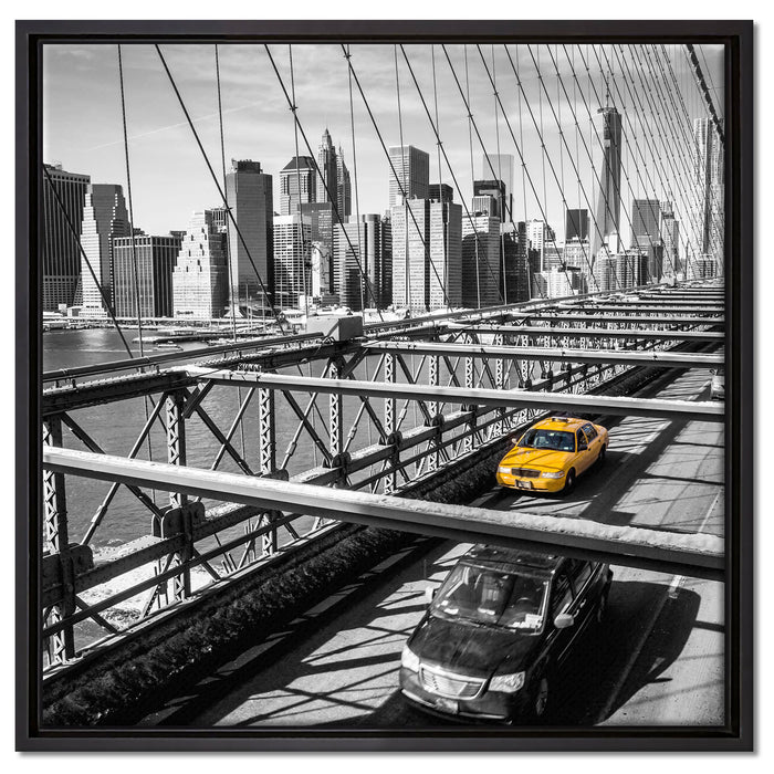 Gelbes Taxi in New York auf Brücke auf Leinwandbild Quadratisch gerahmt Größe 60x60
