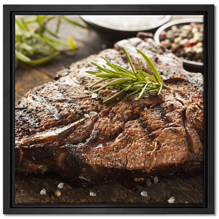 Leckeres Fleisch mit Rosmarin auf Leinwandbild Quadratisch gerahmt Größe 40x40
