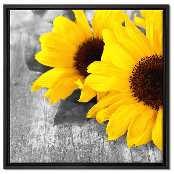 schöne Sonnenblumen auf Holztisch auf Leinwandbild Quadratisch gerahmt Größe 60x60