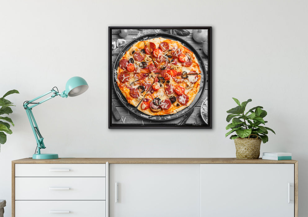 Pizza auf Pizzablech auf Leinwandbild gerahmt Quadratisch verschiedene Größen im Wohnzimmer