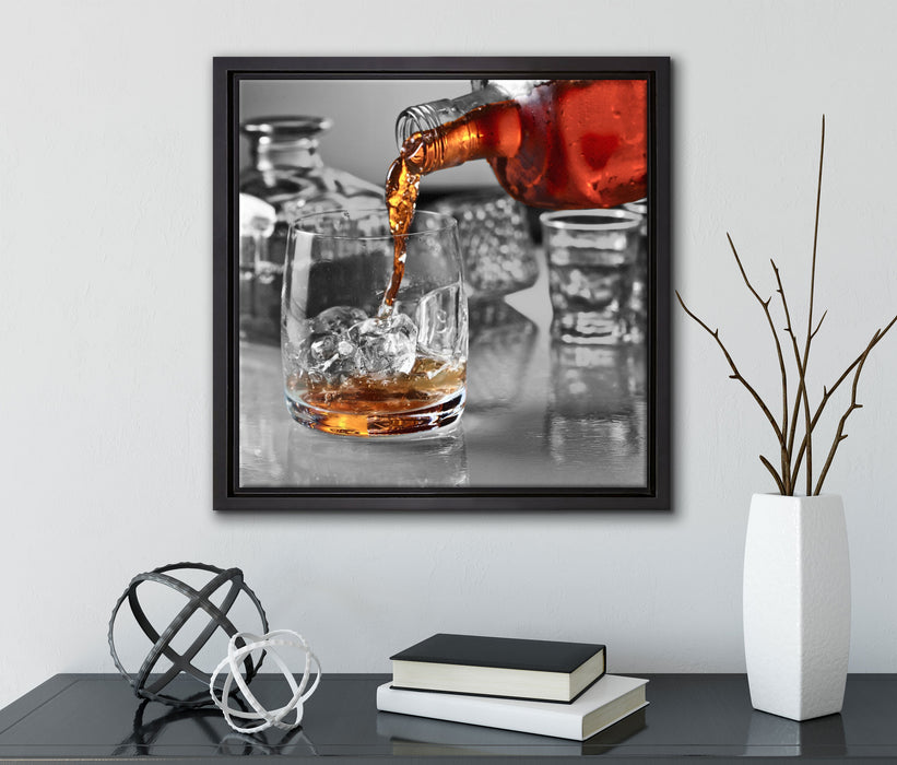 Whiskey im Whiskeyglas  auf Leinwandbild Quadratisch gerahmt mit Kirschblüten