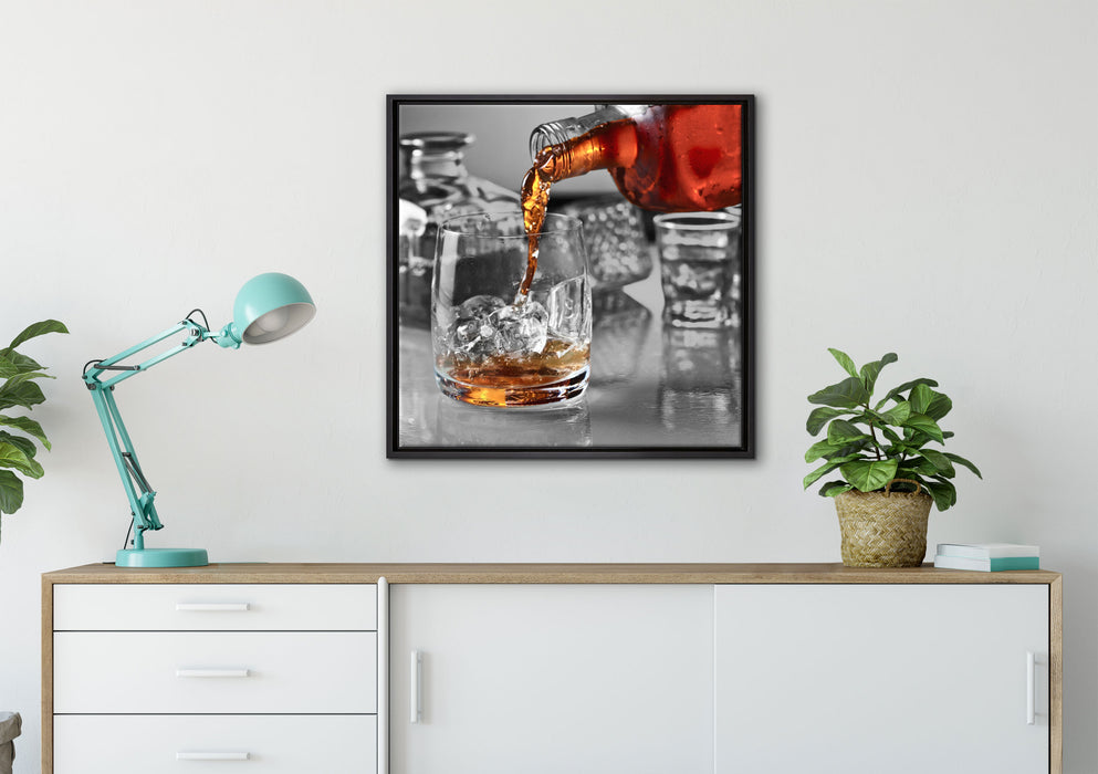 Whiskey im Whiskeyglas auf Leinwandbild gerahmt Quadratisch verschiedene Größen im Wohnzimmer