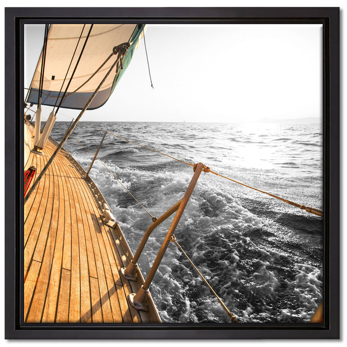 schief liegendes Segelboot auf Leinwandbild Quadratisch gerahmt Größe 40x40