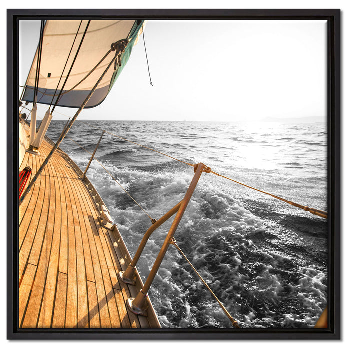 schief liegendes Segelboot auf Leinwandbild Quadratisch gerahmt Größe 60x60