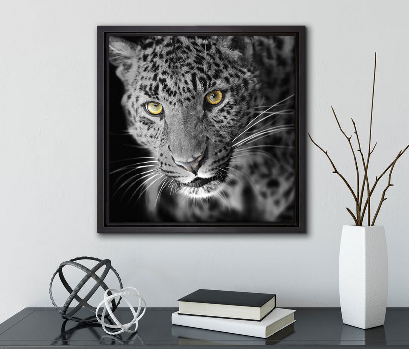 prächtig anmutiger Leopard  auf Leinwandbild Quadratisch gerahmt mit Kirschblüten