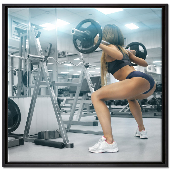 Sportliche Frau mit Hantelstange auf Leinwandbild Quadratisch gerahmt Größe 70x70