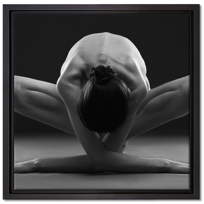 Nackte Frau in besonderer Yogapose auf Leinwandbild Quadratisch gerahmt Größe 40x40
