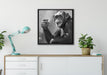 Aufmerksamer Schimpanse Kunst B&W auf Leinwandbild gerahmt Quadratisch verschiedene Größen im Wohnzimmer