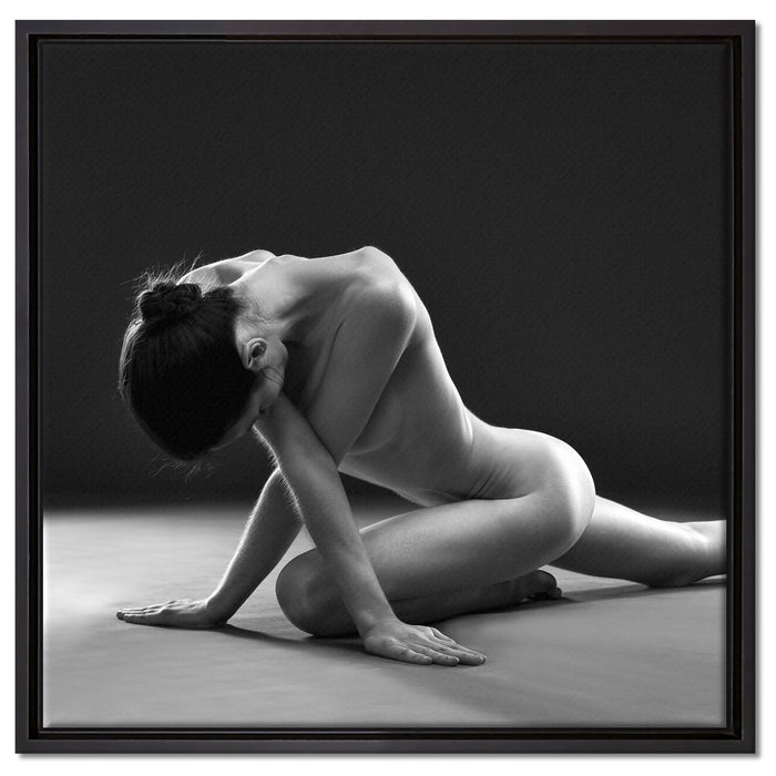sexy Frau macht Yoga auf Leinwandbild Quadratisch gerahmt Größe 60x60