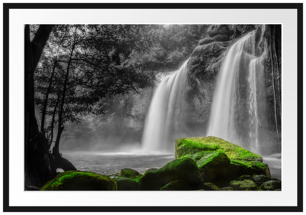 Pixxprint Wasserfall im Dschungel, im Galerie-Passepartout Bilderrahmen