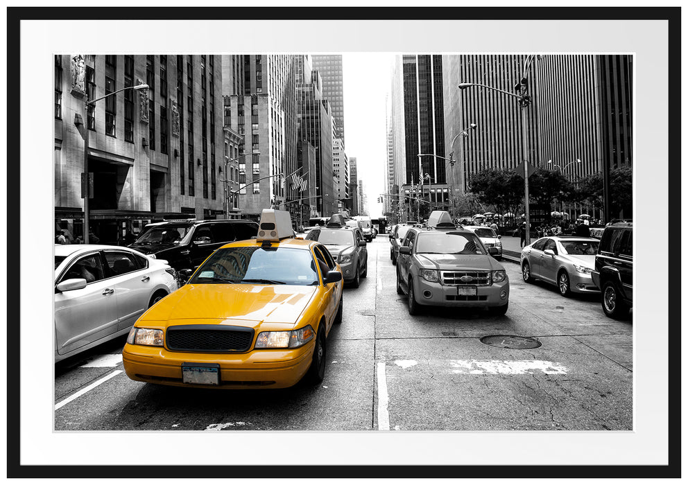 Pixxprint Gelbes Taxi in New York, im Galerie-Passepartout Bilderrahmen