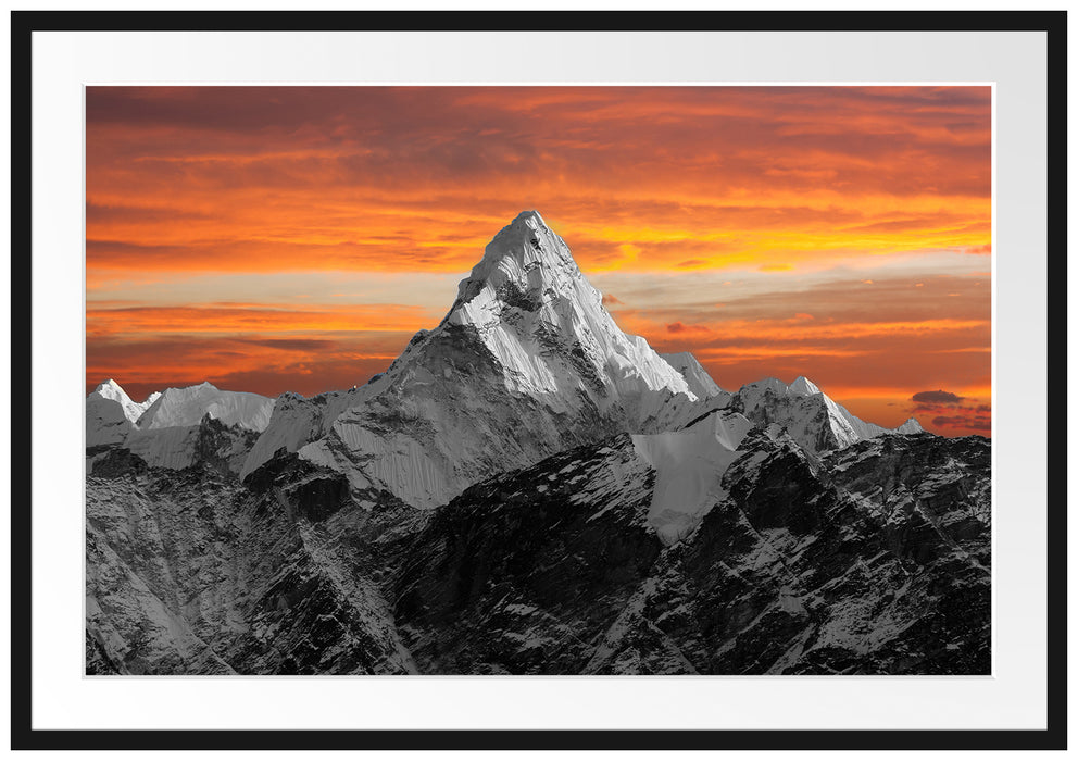 Pixxprint Hoher schneebedeckter Berg, im Galerie-Passepartout Bilderrahmen