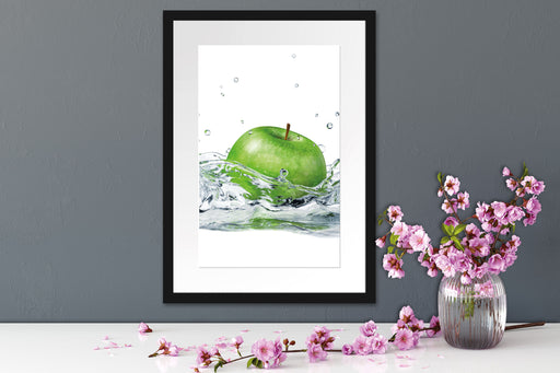 Grüner Apfel fällt ins Wasser Passepartout Wohnzimmer