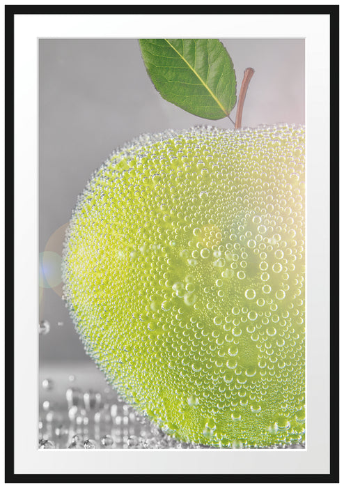 Grüner saftiger Apfel mit Wasserperlen Passepartout 100x70