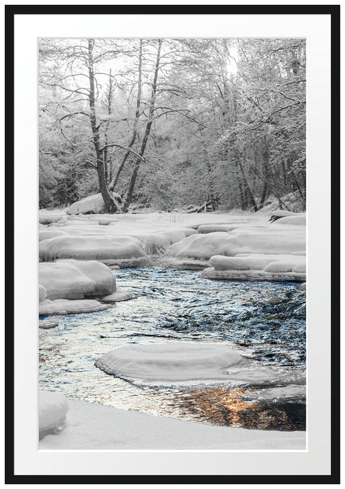 Pixxprint wunderschöner Bach im Winter, im Galerie-Passepartout Bilderrahmen