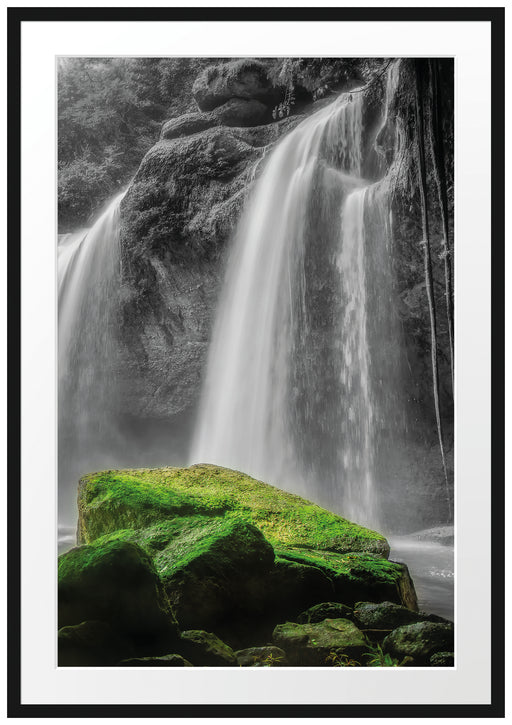 traumhafter Wasserfall im Dschungel Passepartout 100x70