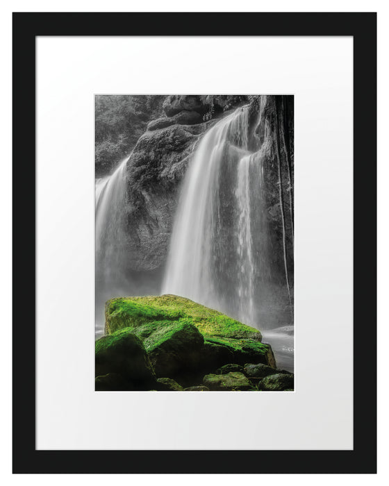 traumhafter Wasserfall im Dschungel Passepartout 38x30