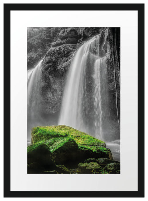 traumhafter Wasserfall im Dschungel Passepartout 55x40