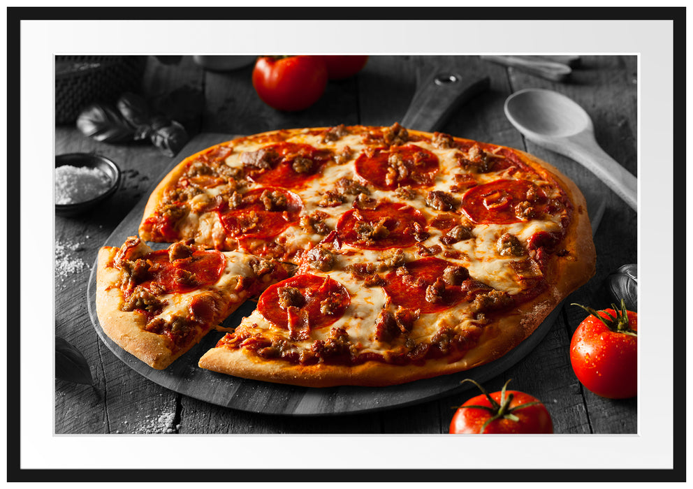 Pixxprint Salamipizza frisch aus dem Ofen, im Galerie-Passepartout Bilderrahmen