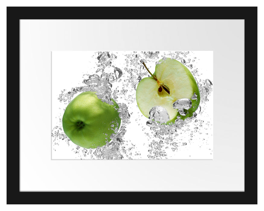 saftig grüne Äpfel im Wasser Passepartout 38x30