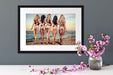 Fünf sexy Frauen am Strand Passepartout Wohnzimmer