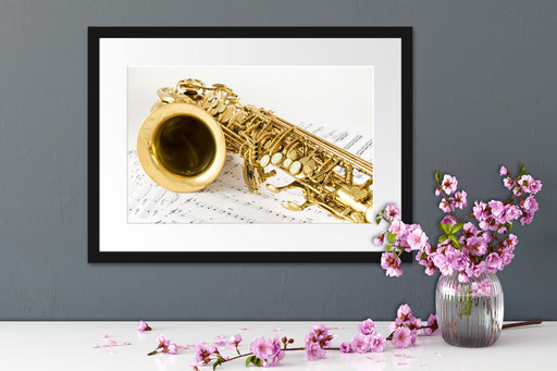 Saxophon auf Notenpapier Passepartout Wohnzimmer