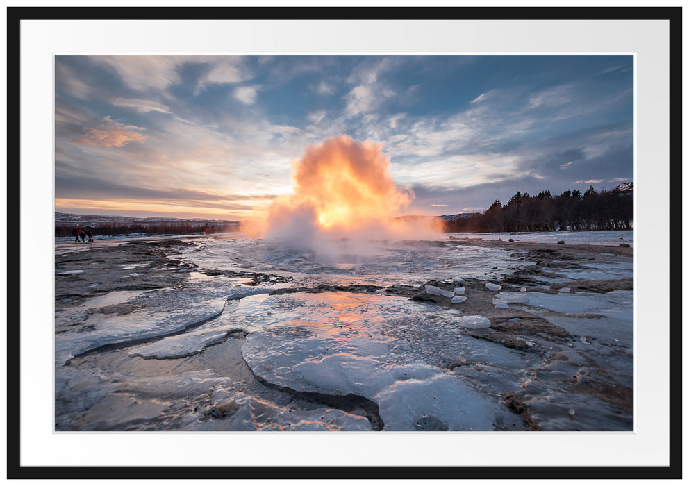 Pixxprint Heiße Quelle in Island, im Galerie-Passepartout Bilderrahmen