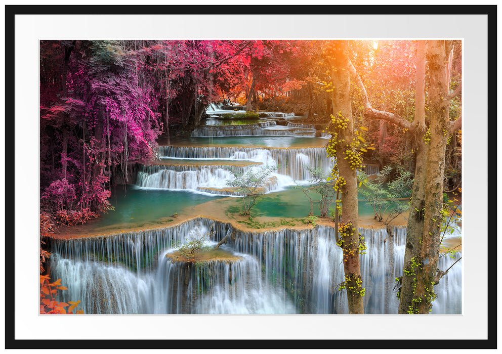 Pixxprint Wasserfall im Regenwald, im Galerie-Passepartout Bilderrahmen