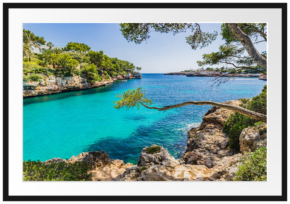 Pixxprint Mallorca Bay Cove, im Galerie-Passepartout Bilderrahmen