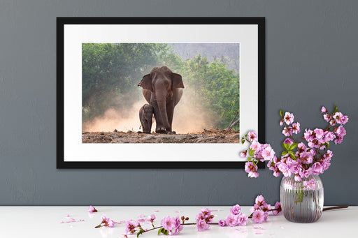 Elefantenbaby mit Mutter Passepartout Wohnzimmer