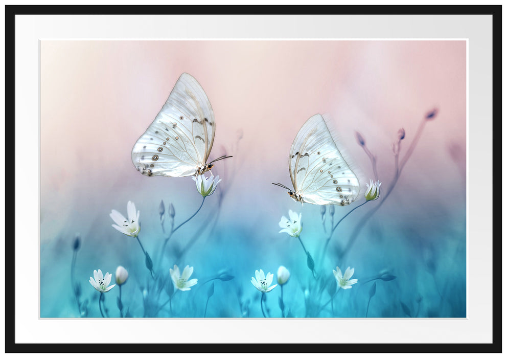 Pixxprint Schmetterling auf kleinen Blumen, im Galerie-Passepartout Bilderrahmen